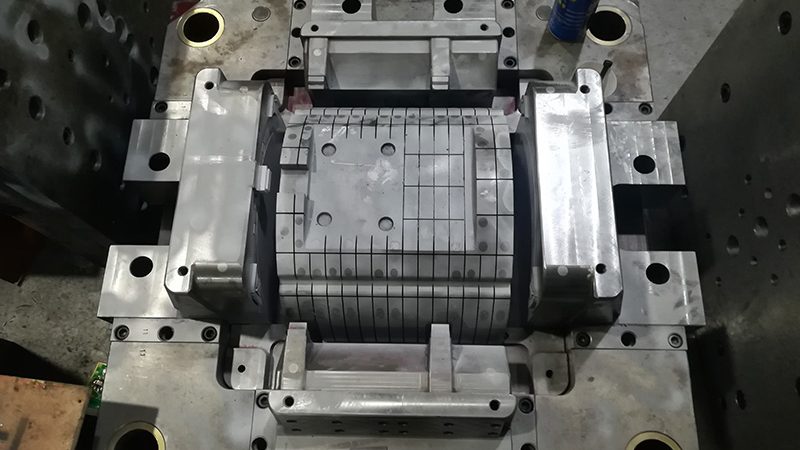 冲头模具配件型号材质大揭秘：选型关键点