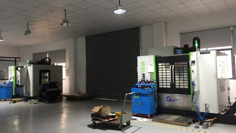 深圳双色模具安装：关键步骤与注意事项**