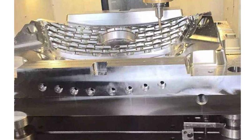大容量吹塑模具：揭秘其核心技术与选型要点