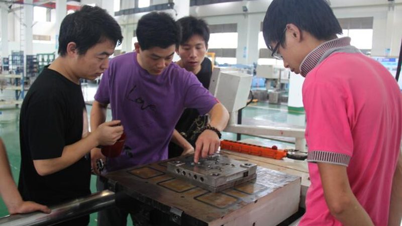 家电外壳注塑模具定制：规格参数解析与选型要点